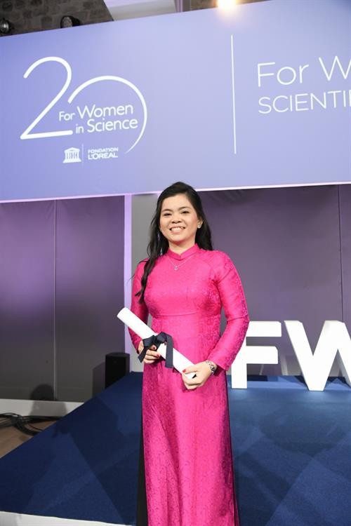 越南一名女科学家荣获“青年女科学家奖”