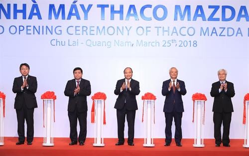 政府总理阮春福出席Thaco Mazda 汽车制造厂落成仪式