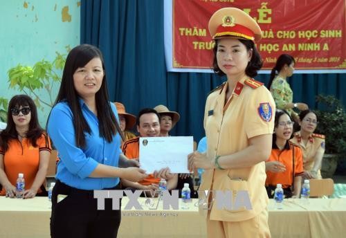 Hỗ trợ học sinh vùng đồng bào dân tộc Khmer xã An Ninh
