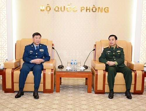 越南与中美两国加强防务合作