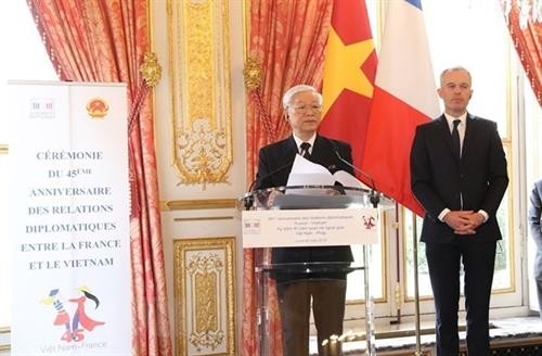 阮富仲总书记与法国国民议会议长共同出席越法建交45周年纪念典礼