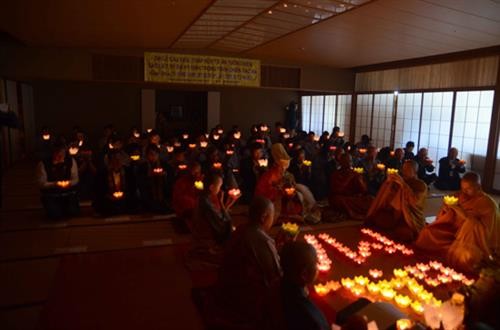 在日越南佛教协会为在鬼鹿角礁海战牺牲的英烈举行超度法会