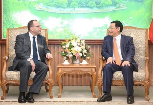 王廷惠副总理：希望保诚继续投资越南政府债券