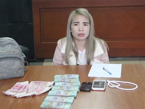 破获非法运输货币案 一名女嫌犯被捕