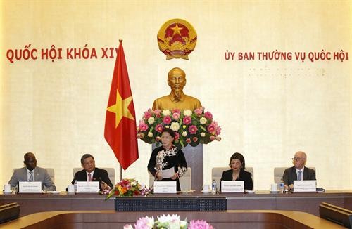 国会主席阮氏金银：越南愿参加世行和国际货币基金组织成员国议会网络