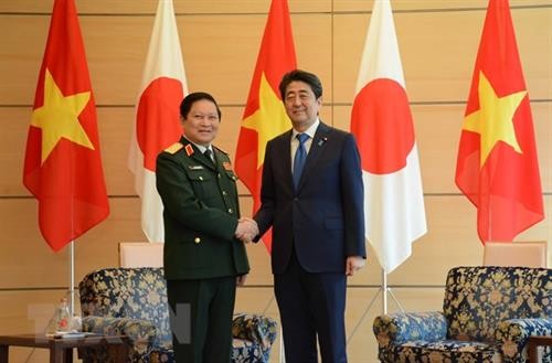 越南国防部部长吴春历对日本进行工作访问