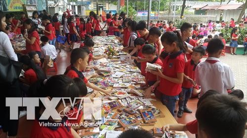 Thư viện tỉnh Lào Cai quyên tặng gần 3.000 đầu sách cho trẻ em nghèo