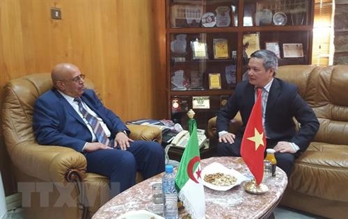 越南与阿尔及利亚加强地方间经贸合作
