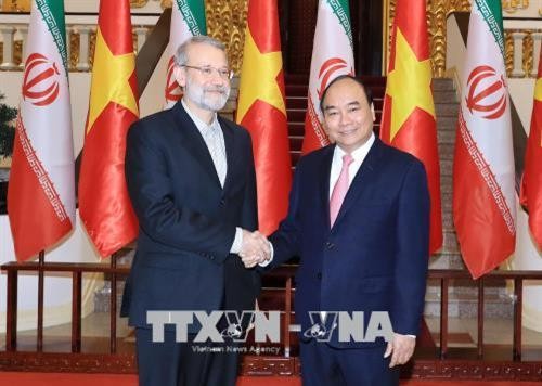 越南政府总理阮春福会见伊朗伊斯兰共和国议会议长阿里•拉里贾尼