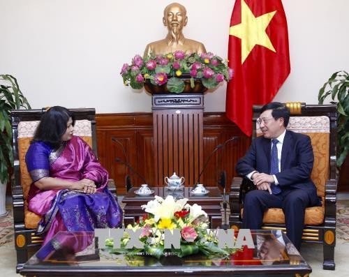 越南政府副总理兼外交部长范平明会见孟加拉国驻越南大使