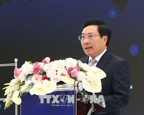 越南政府副总理范平明出席韩国三星（越南）电子有限责任公司成立10周年纪念典礼