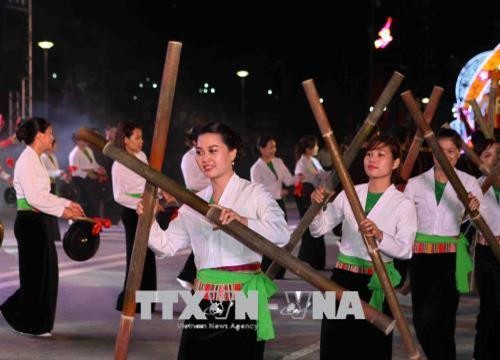 Hoành tráng đêm Lễ hội dân gian đường phố 2018 ở Việt Trì