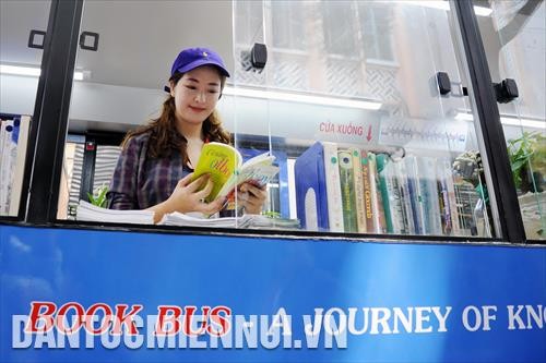 Thành phố Hồ Chí Minh trình làng "Chuyến xe chở tri thức - chở tương lai”