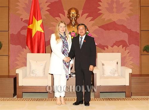 越南国会副主席杜伯巳会见乌克兰与越南友好议员小组主席