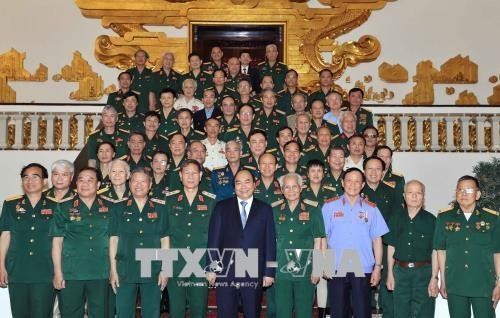 越南政府总理阮春福会见第三军B3西原战线退伍军人代表