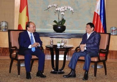 越南政府总理阮春福与菲律宾总统杜特尔特举行双边会晤