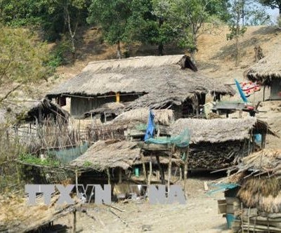Nhiều đồng bào đang sống cảnh "không điện, không nước" trên đỉnh núi Pú Vang