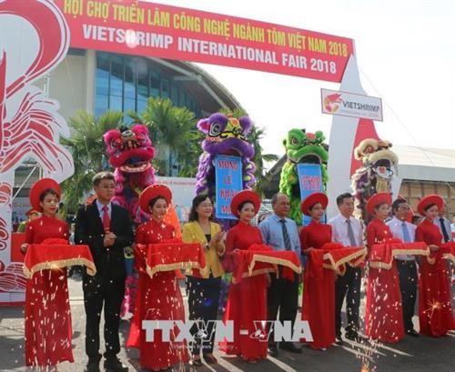 国内外100多家企业参加第二次越南虾业技术展览会