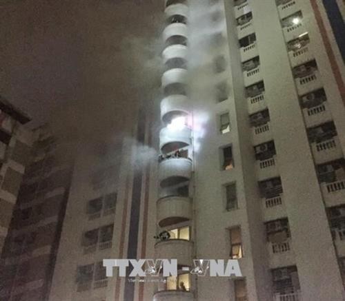 曼谷一幢公寓发生火灾 9名越南人受伤