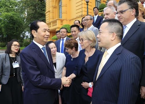 越南国家主席陈大光会见出席“以科学促发展”研讨会的国内外科学家