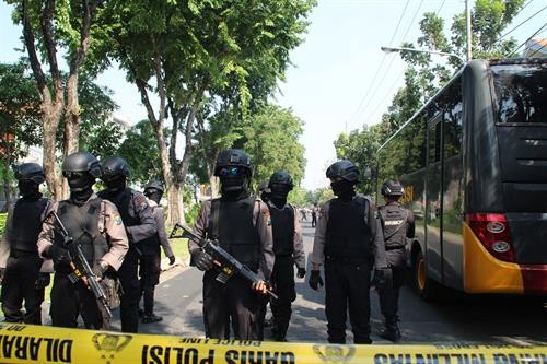 印度尼西亚三所教堂发生爆炸 死亡人数继续上升