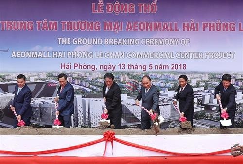 越南政府总理阮春福视察海防市部分重大经济社会工程