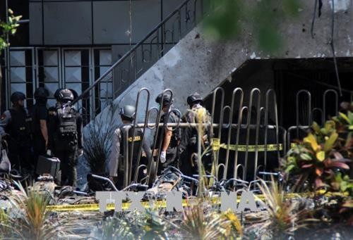 印尼东爪哇省发生连环爆炸袭击 造成至少13人死亡