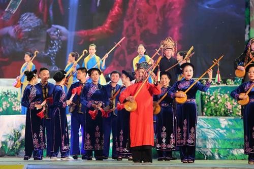 缤纷灿烂的2018年第六届全国天曲天琴艺术节在河江省举行