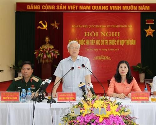 越共中央总书记阮富仲在河内市开展接待选民活动