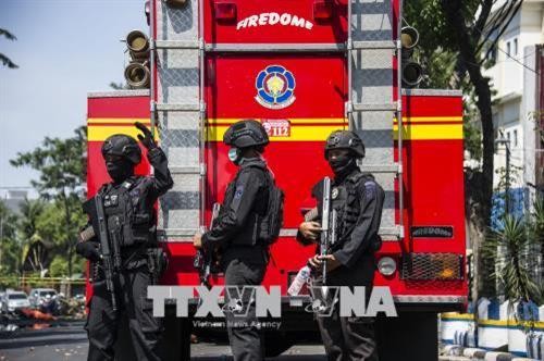 印尼东爪哇省警察局又遭袭致多名警察受伤