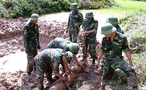 越南广宁省安全转移处理一枚225公斤内藏93公斤炸药的炸弹