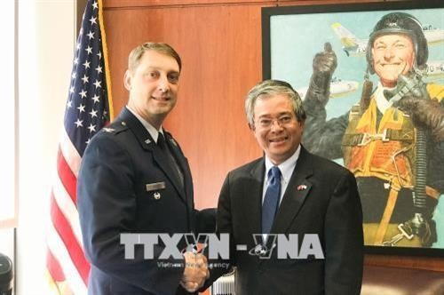 越南与美国空军学院加强防务合作关系