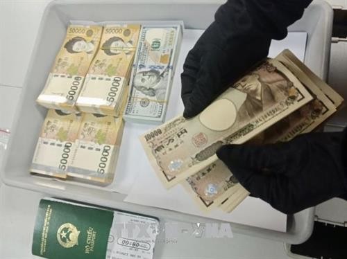 越南新山一海关连续查获非法携带巨额外币出境案