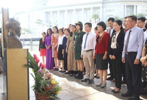 纪念胡志明主席诞辰128周年活动在新加坡、日本和俄罗斯举行