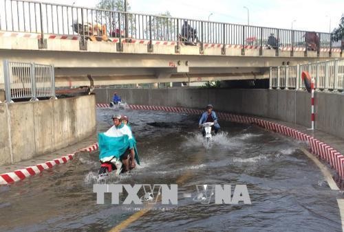 Thành phố Hồ Chí Minh: Ngập hầm đường chui cầu Bình Triệu do mất điện, máy bơm không hoạt động