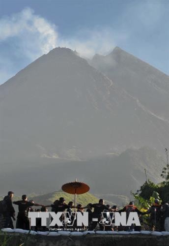 印尼默拉皮火山再喷发 周边居民被迫疏散