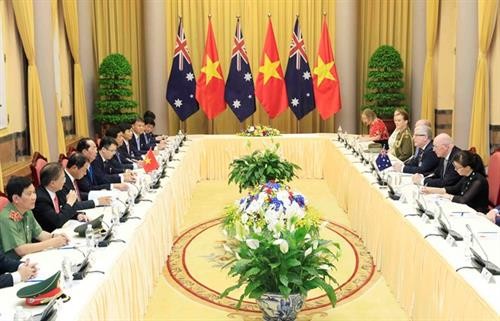 越南国家主席陈大光与澳大利亚总督彼得·科斯格罗夫举行会谈