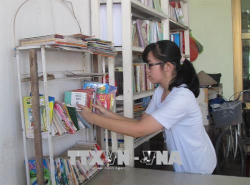 "Cô giáo 14 tuổi" và thư viện sách miễn phí