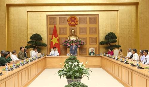 越南政府副总理武德儋会见得农省越南英雄母亲与革命有功者代表团