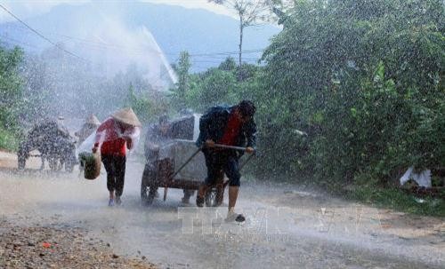 Thời tiết ngày 3/5: Bắc Bộ và Thanh Hóa mưa dông nhiều nơi, nguy cơ sạt lở đất vùng núi phía Bắc