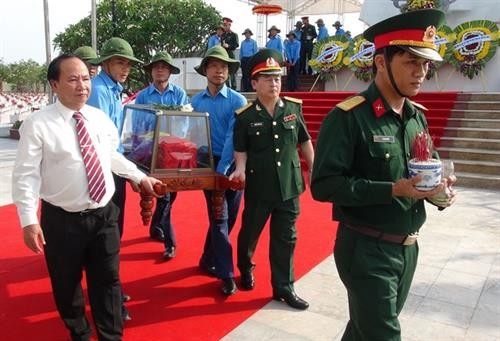 广平省举行在老牺牲越南志愿军烈士遗骸追悼会和安葬仪式
