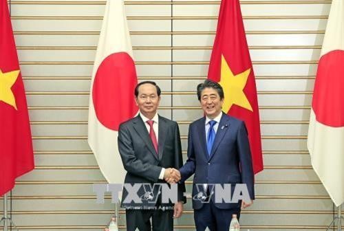 越南国家主席陈大光与日本首相安倍晋三举行会谈