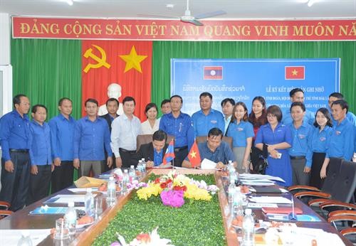 越南得乐与老挝占巴塞两省青年加强合作交流