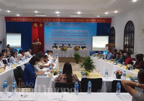 寻找有力措施推动越南中部和东盟旅游可持续发展