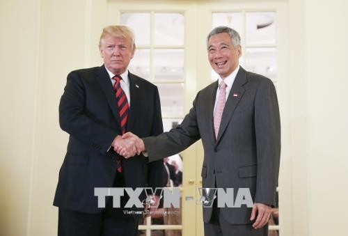美朝历史性峰会：特朗普会见新加坡总理