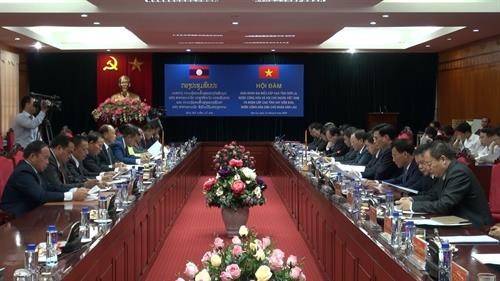 越南山罗省与老挝赛宋奔省加强合作