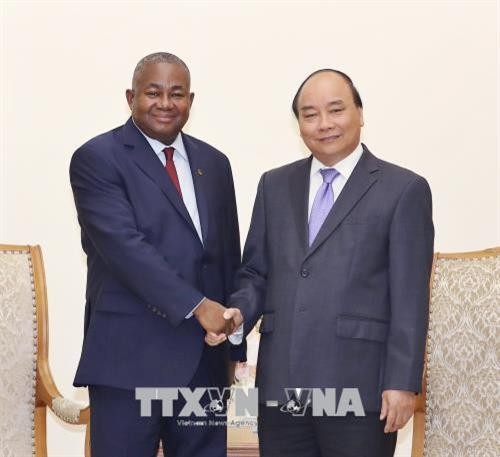 越南政府总理阮春福会见莫桑比克新任驻越大使