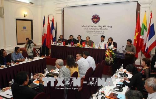 Diễn đàn Văn học sông Mekong: Giữ gìn bản sắc văn hóa dân tộc trong giao lưu, hội nhập quốc tế