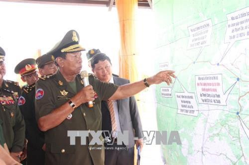 柬埔寨副总理兼国防部长狄班走访平福省