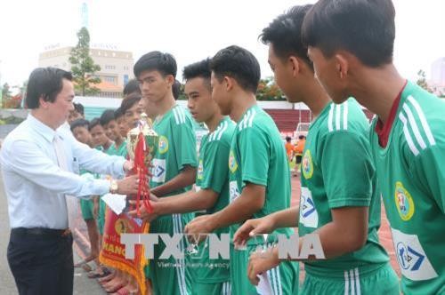 Trao giải bóng đá học sinh tiểu học và trung học cơ sở tỉnh Long An năm 2018